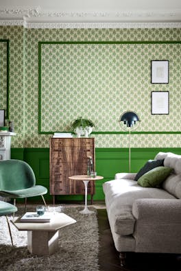 Living room featuring leaf wallpaper (Clutterbuck - Lodge) alongside green panelling (Sage & Onions) and ceiling with coving.